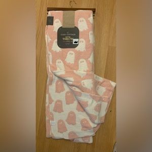 *VIRAL* Cozy Cottage pink ghost reversible blanket